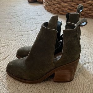 Steve Madden. Olive green suede booties